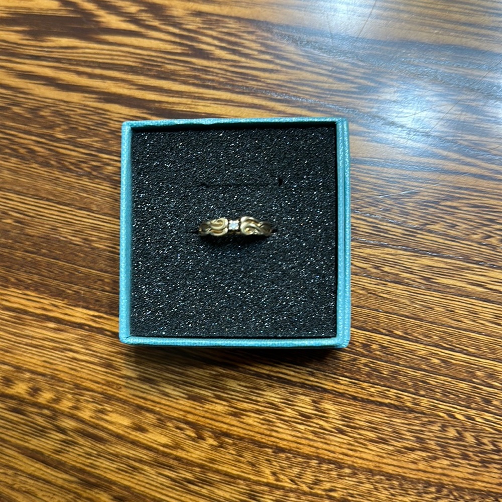 10kt solid gold diamond ring